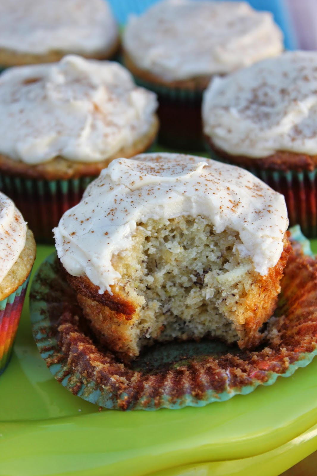 Recipe: Dessert, Recipe: Snack, banana bread cupcakes, Deals to Meals, whipped cinnamon frosting, brown sugar frosting, banana bread cake, cupcakes