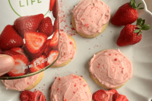 Strawberry Lemonade Frosting Thrive